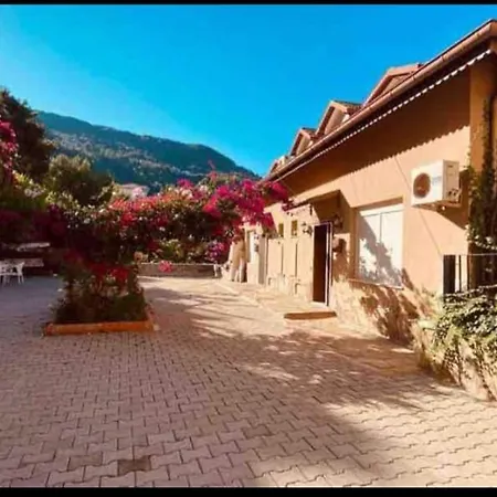Muhtesem Deniz Doga Manzarali 3+1 Appartement